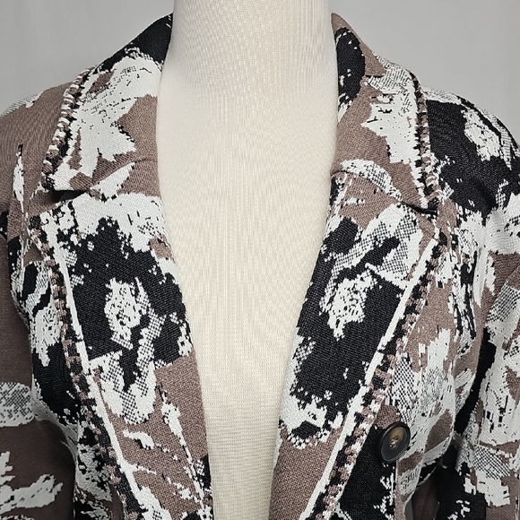 Chico's Black and White Floral Blazer - Picture 2 of 11